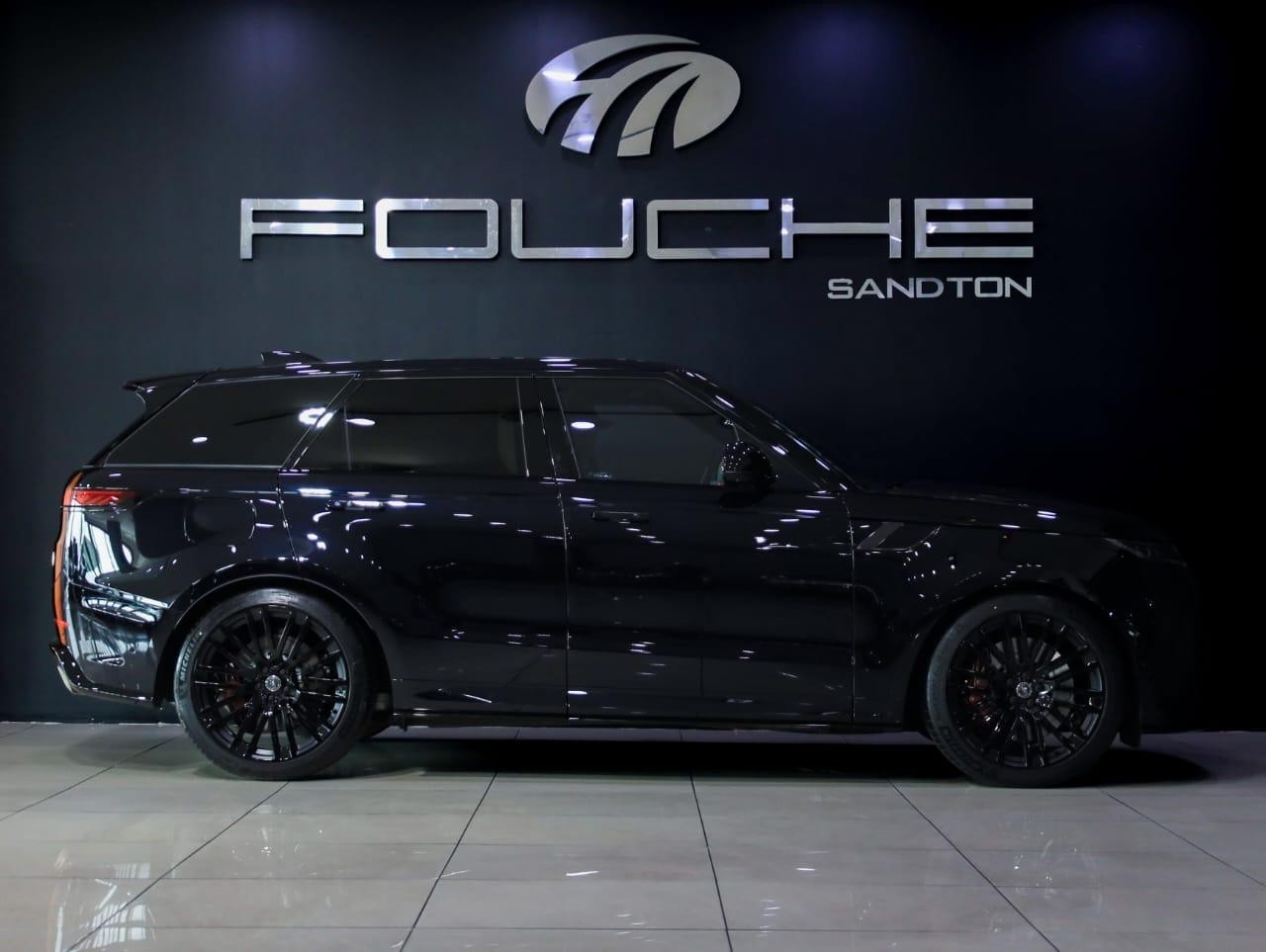 2025 RANGE ROVER SV Image 1