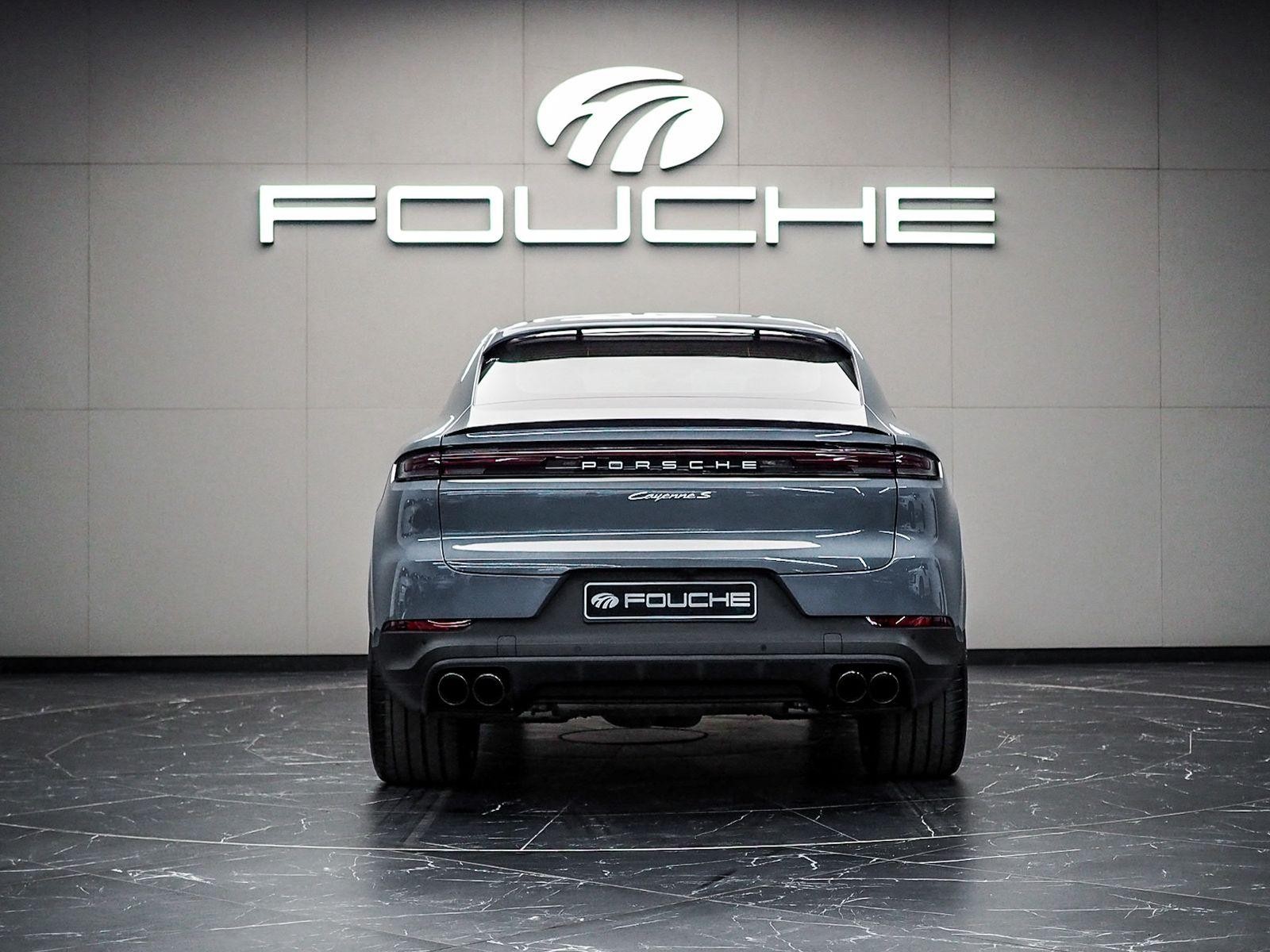 2025 PORSCHE CAYENNE Image 2