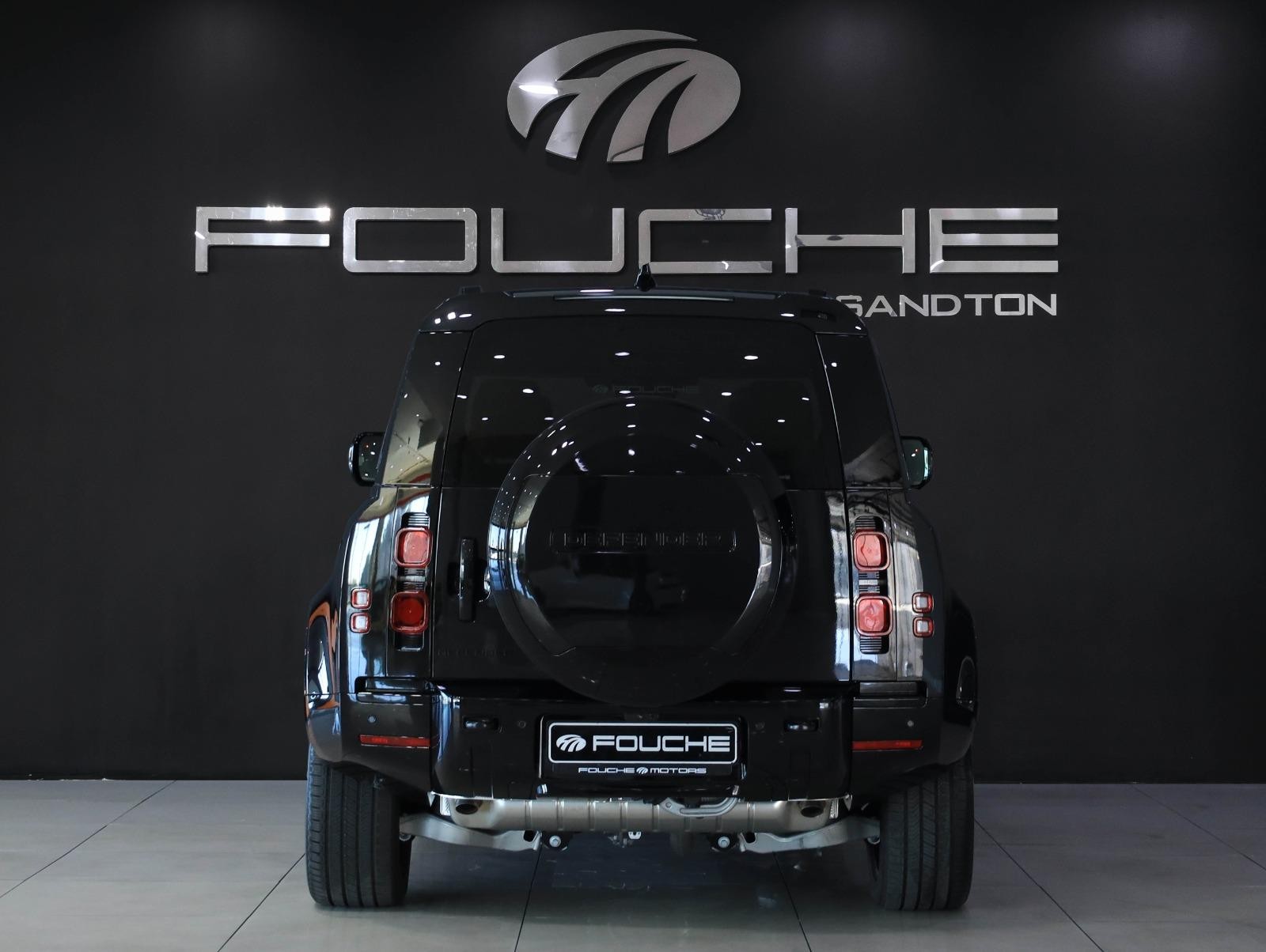 2025 LAND ROVER DEFENDER 110 Image 2