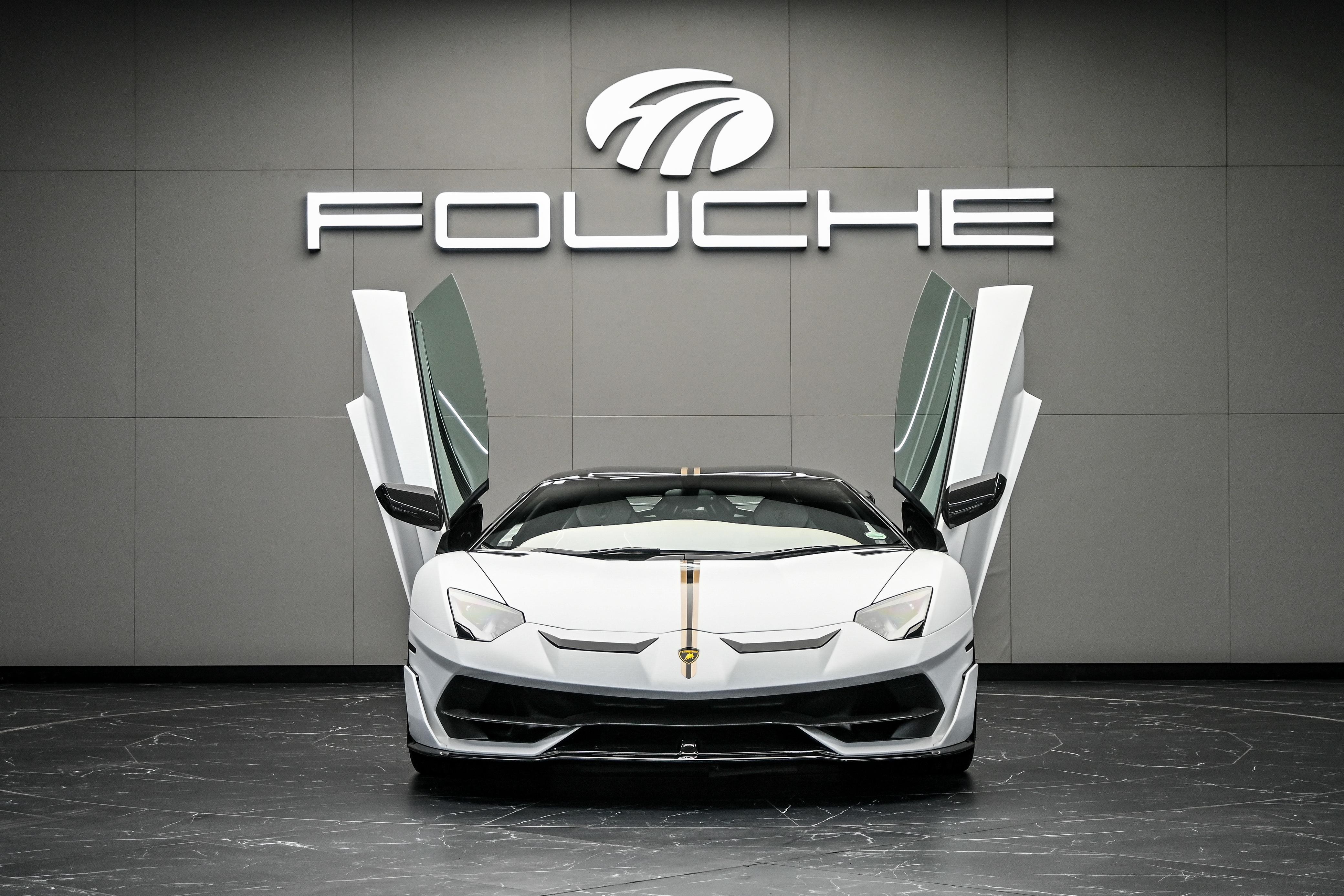 2019 LAMBORGHINI AVENTADOR Image 1