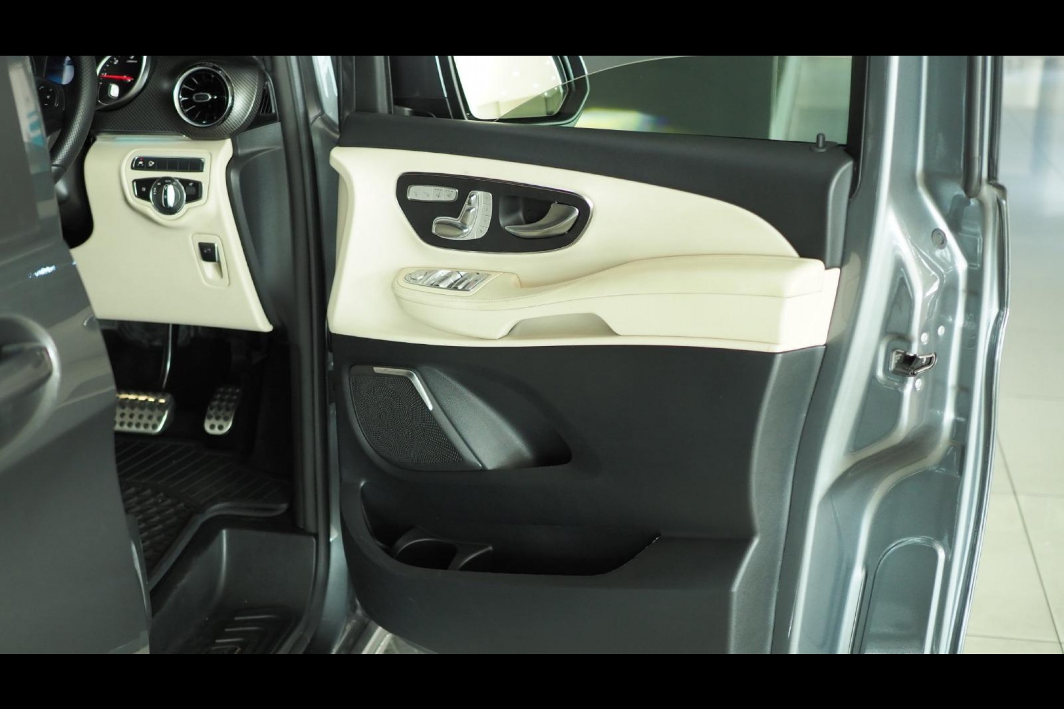 2023 MERCEDES-BENZ V-CLASS