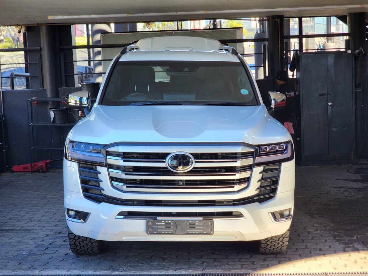 2023 TOYOTA LAND CRUISER Image 1