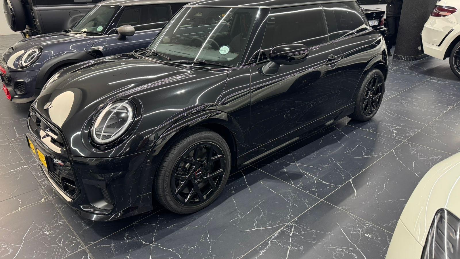 2024 MINI COOPER Image 1