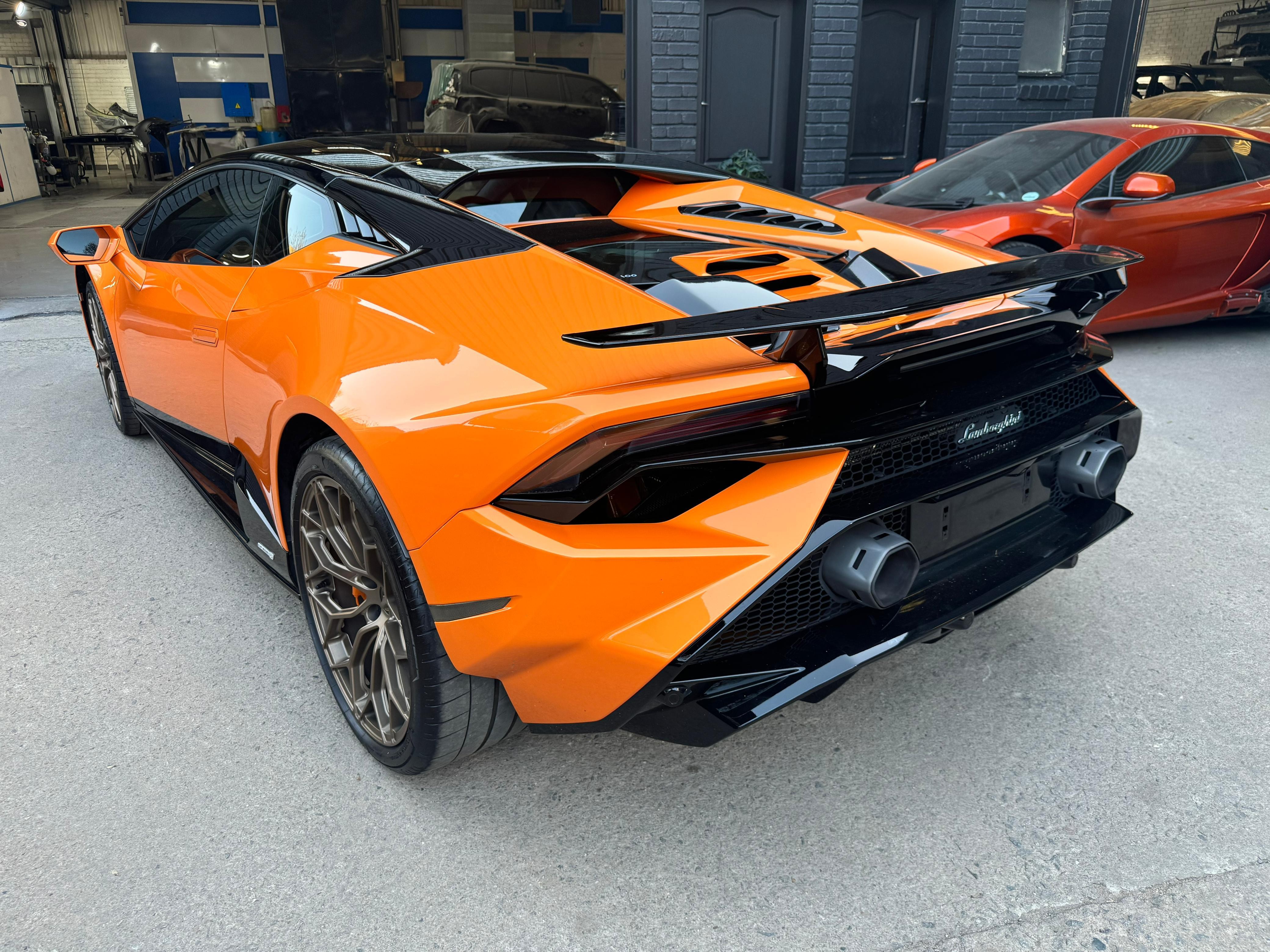 2023 LAMBORGHINI HURACAN Image 2