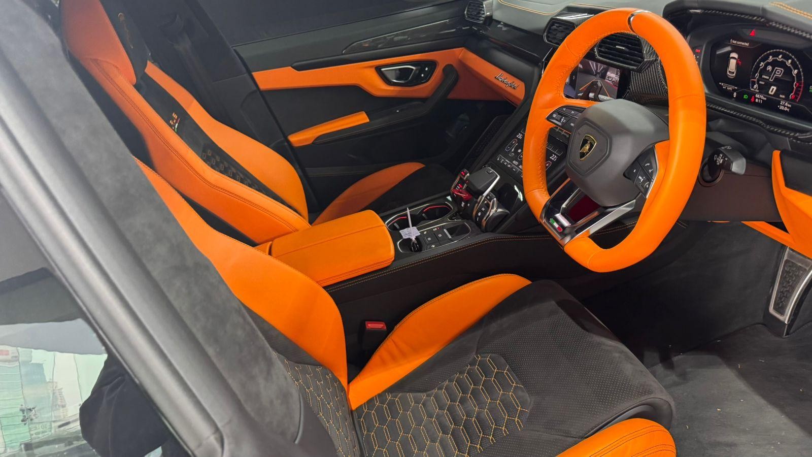 2022 LAMBORGHINI URUS Image 2