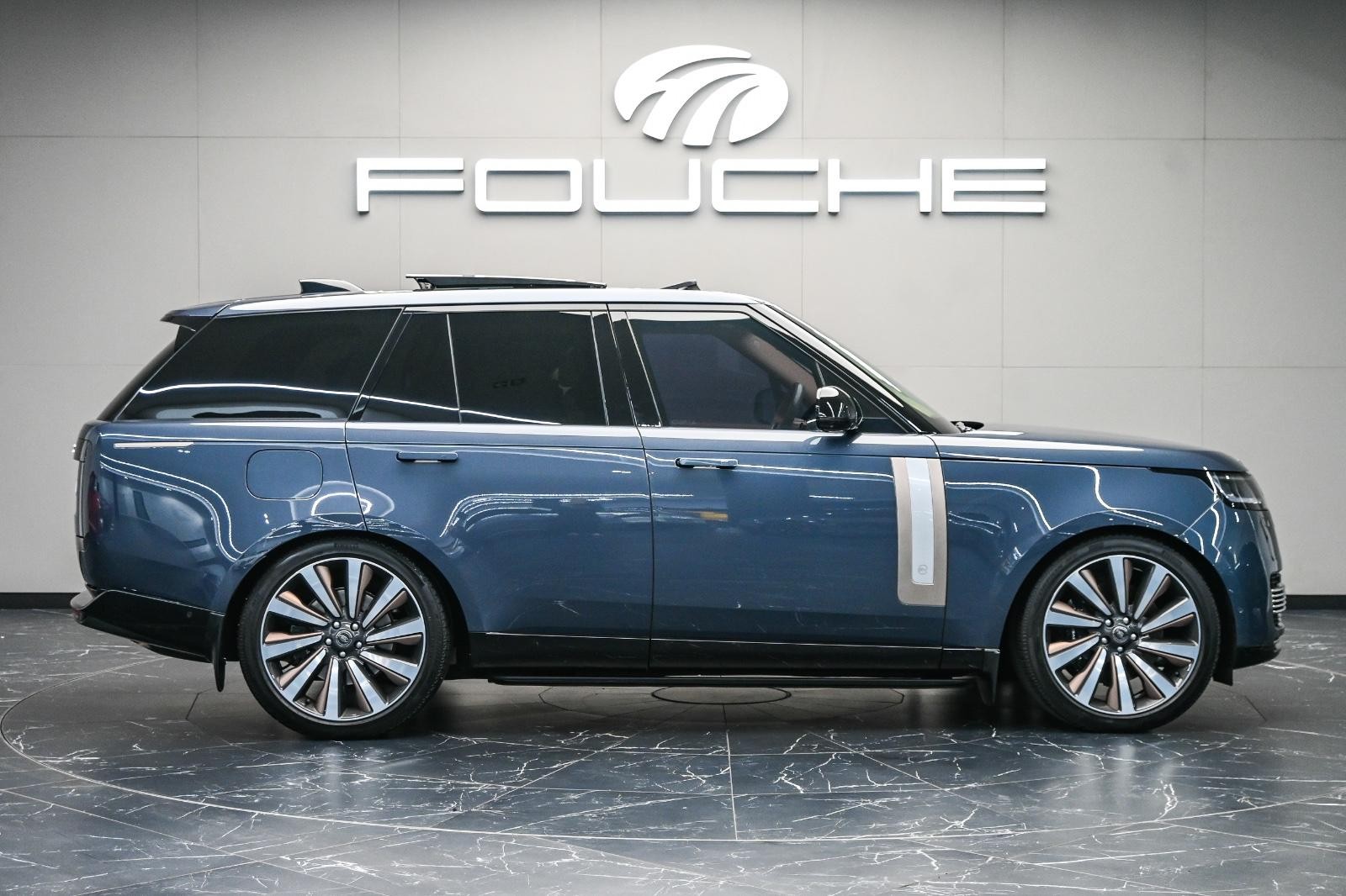 2025 LAND ROVER RANGE ROVER Image 2