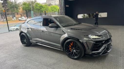 2023 LAMBORGHINI URUS Image 2