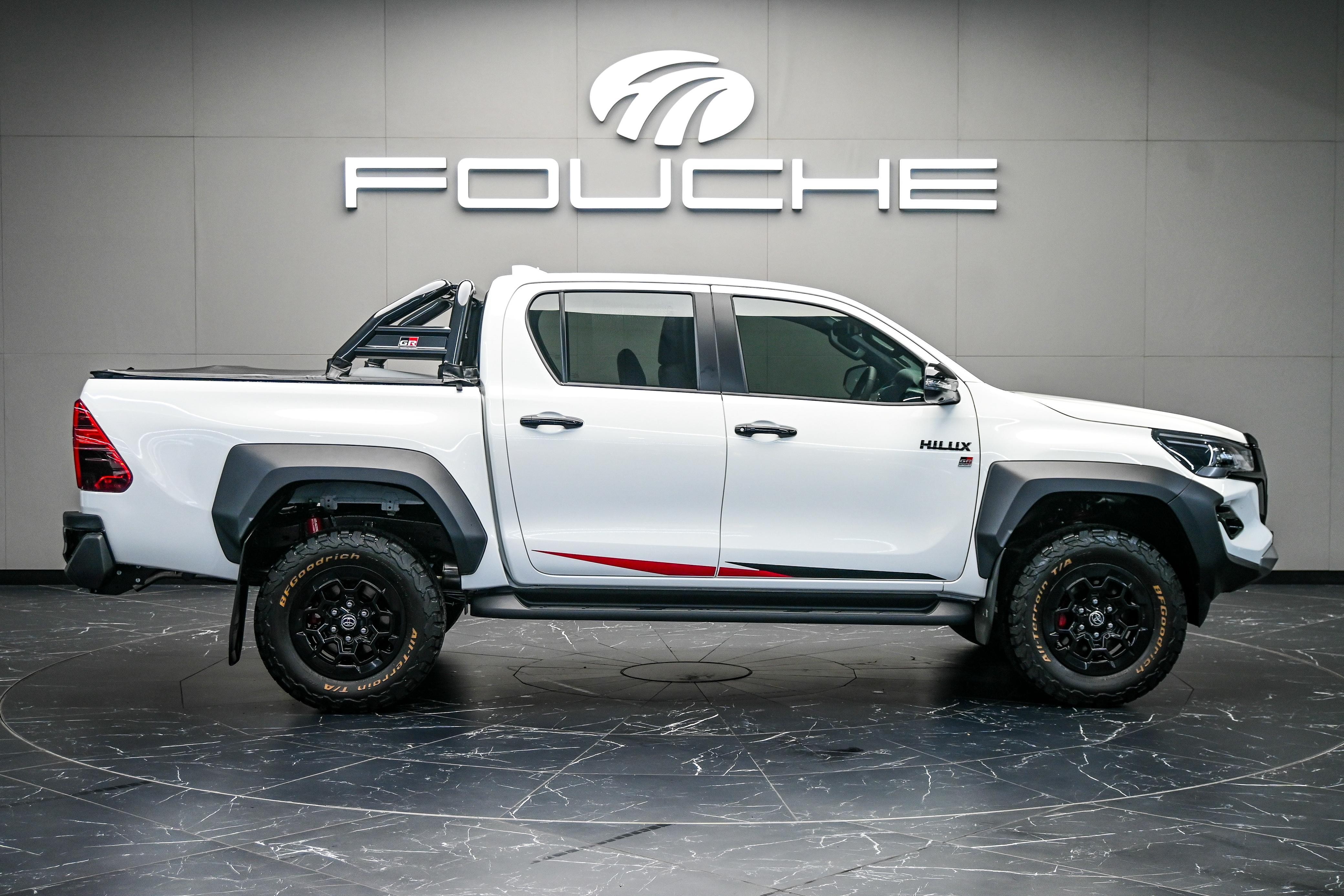 2025 TOYOTA HILUX Image 2