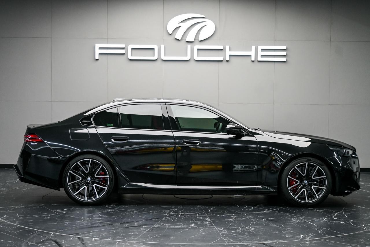 2025 BMW M5 Image 2
