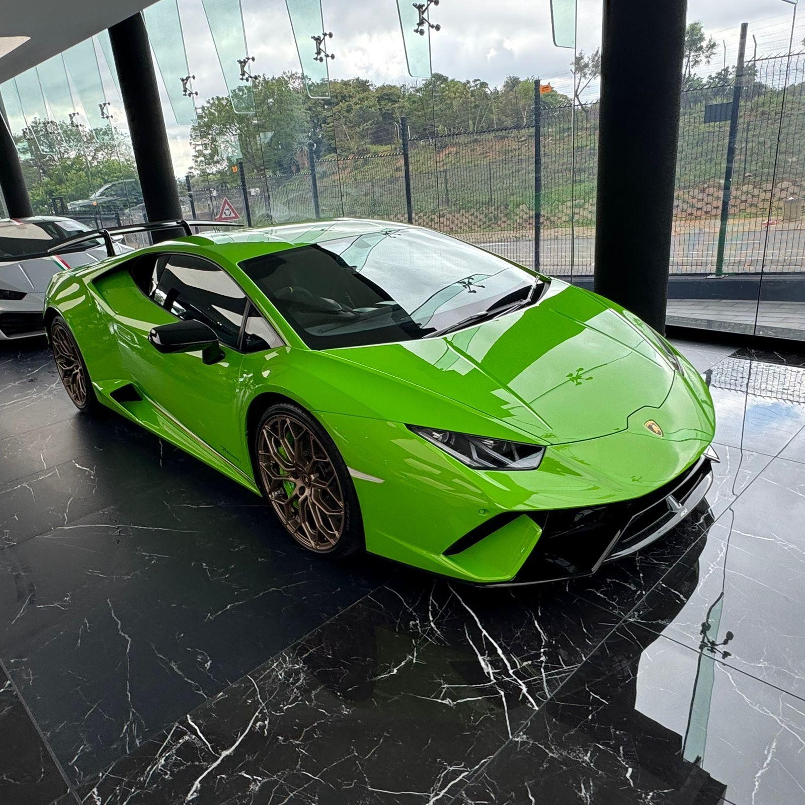 2018 LAMBORGHINI HURACAN Image 1