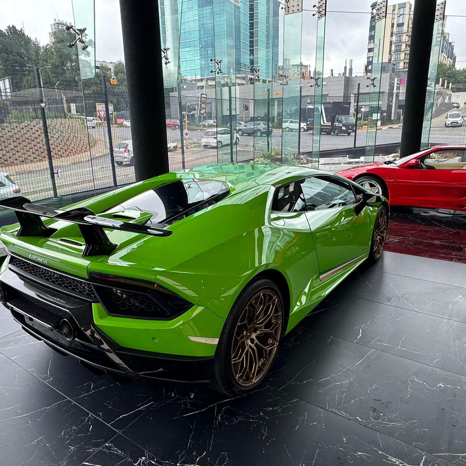 2018 LAMBORGHINI HURACAN Image 2