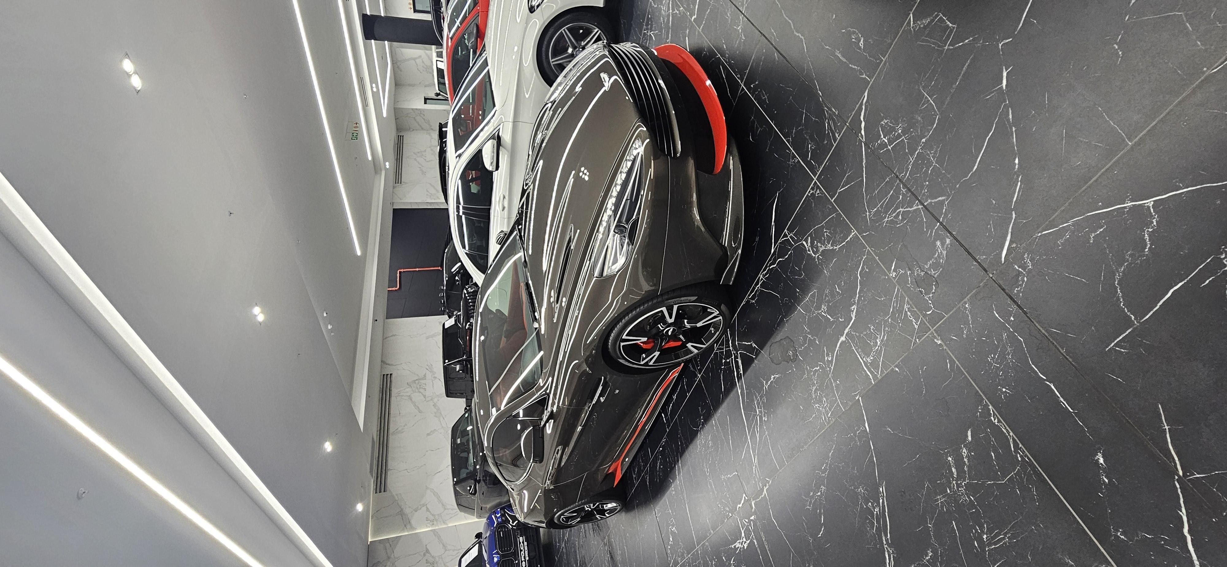 2017 ASTON MARTIN VANQUISH Image 1