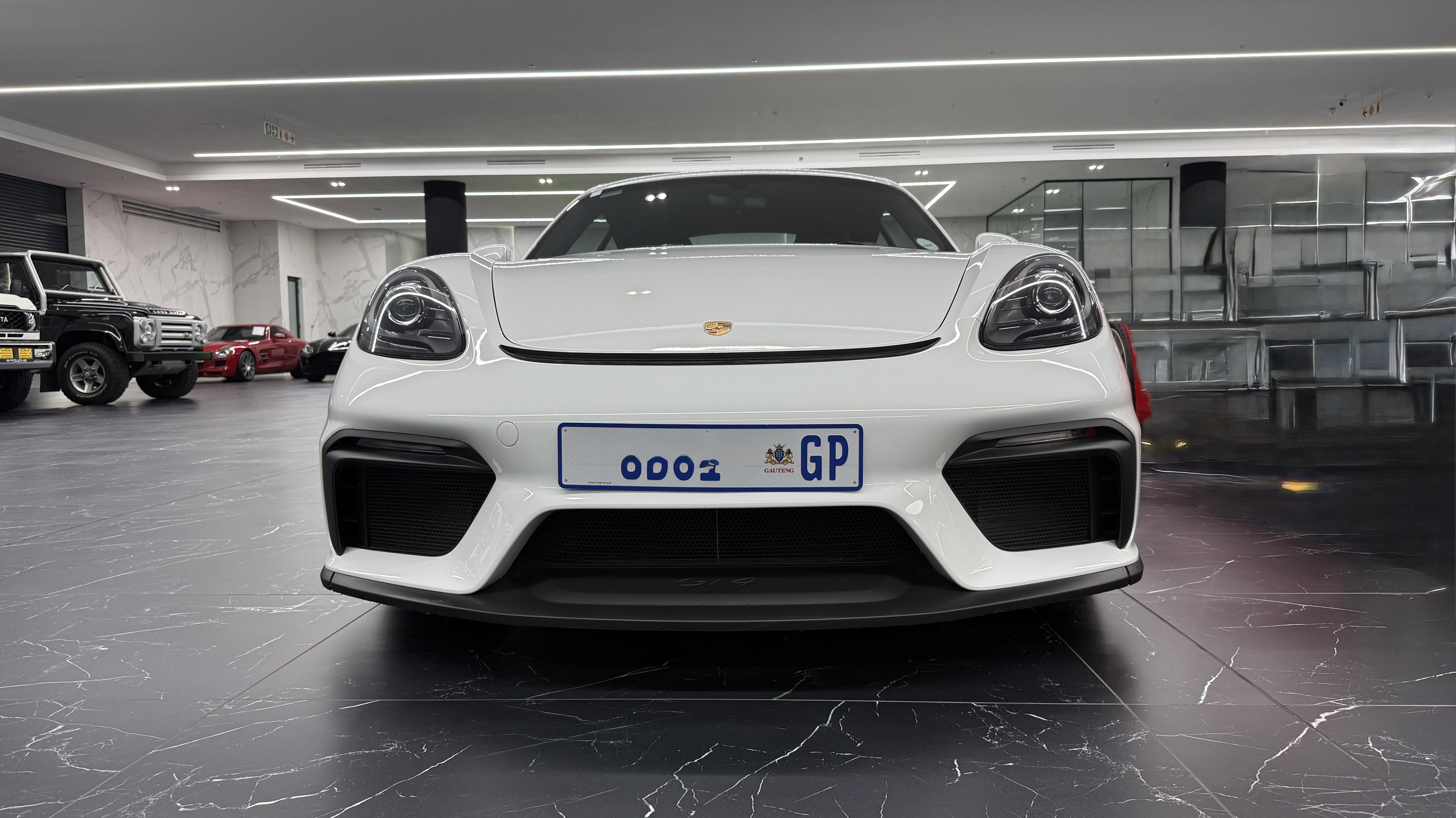 2020 PORSCHE GT4 Image 1