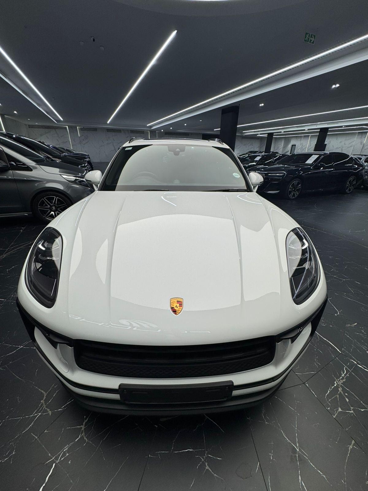 2022 PORSCHE MACAN Image 2