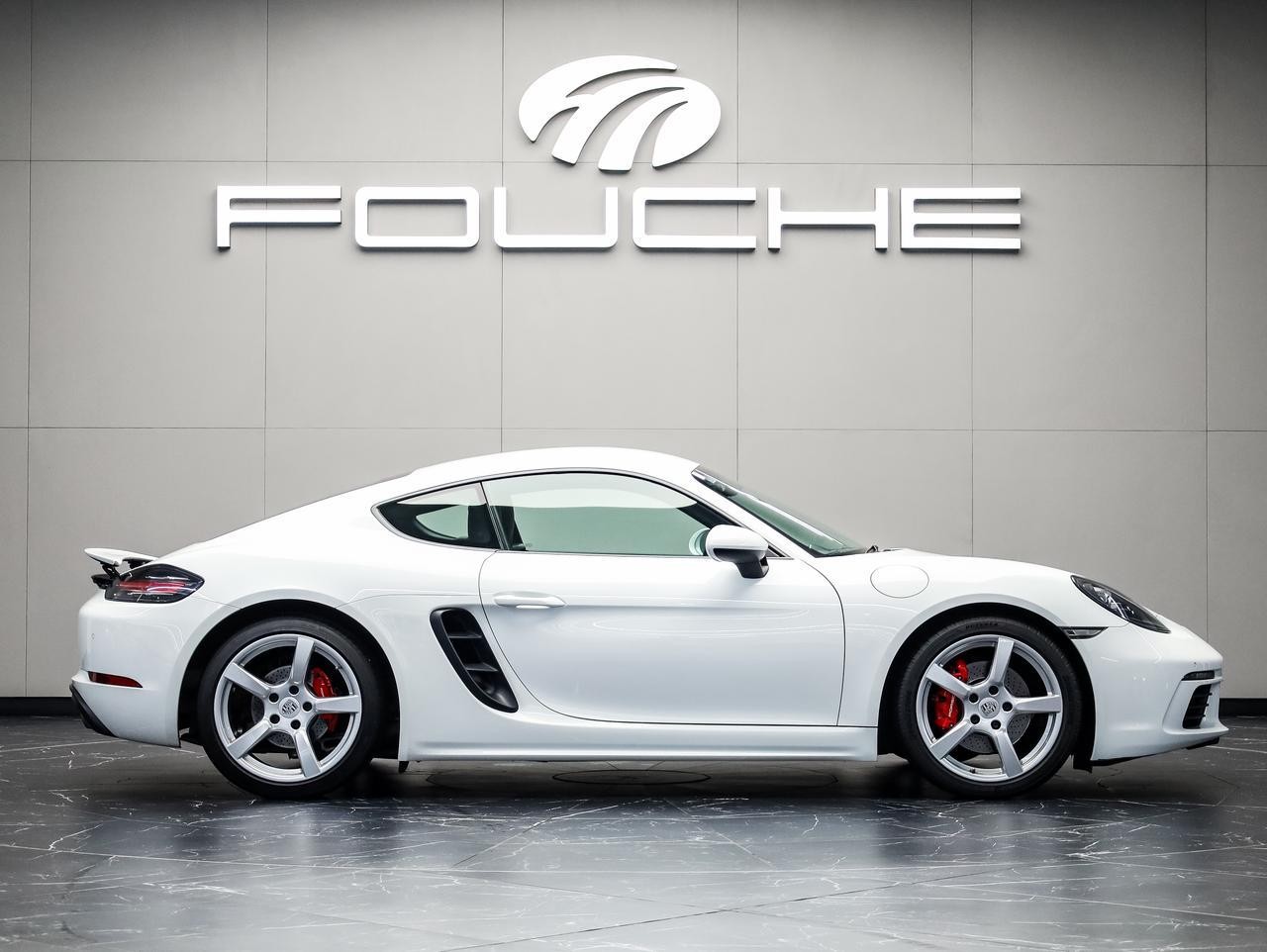 2018 PORSCHE 718 Image 1