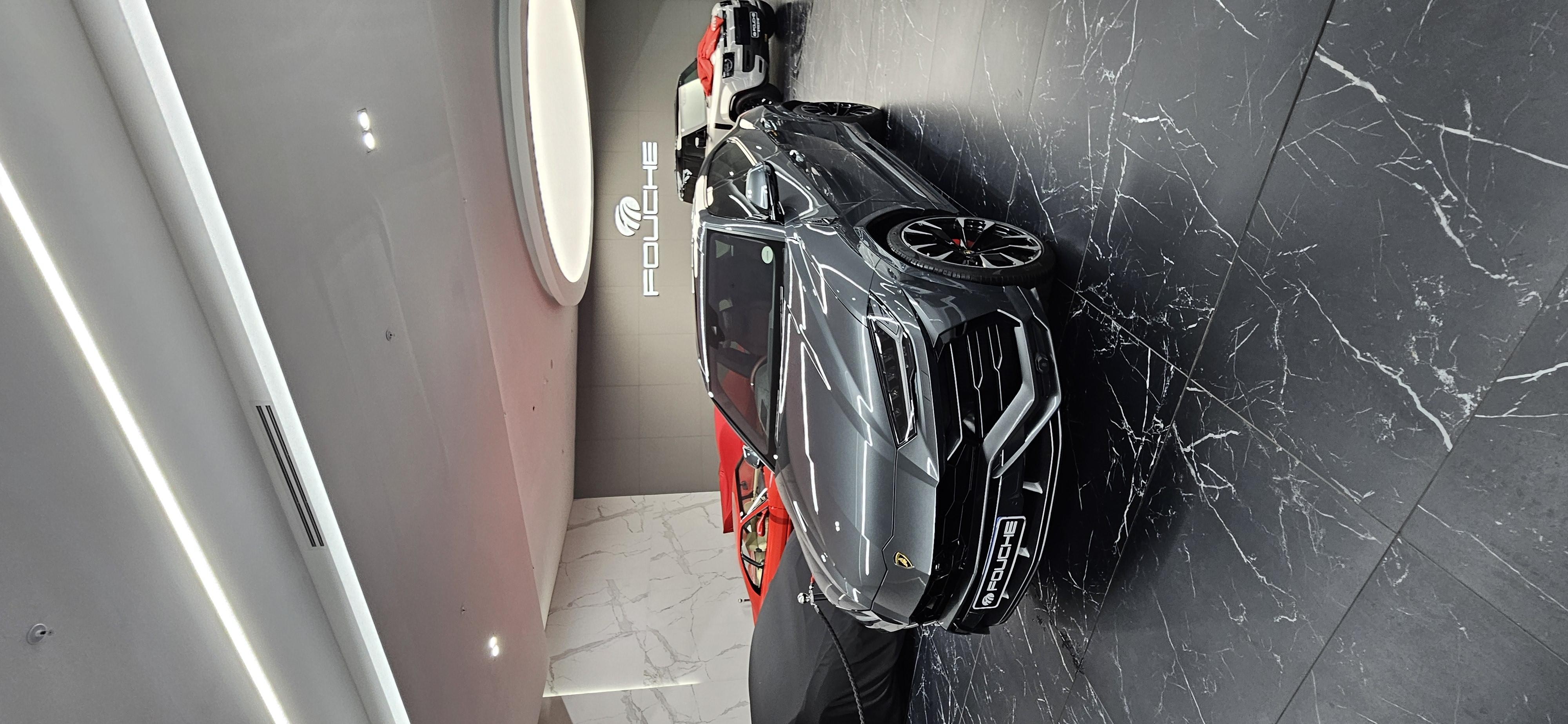 2019 LAMBORGHINI URUS Image 1