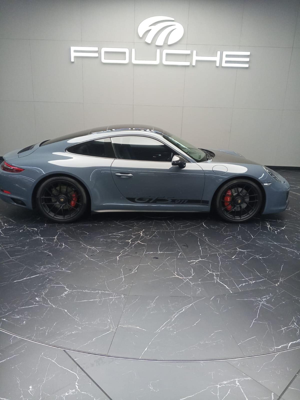 2018 PORSCHE 911 Image 1
