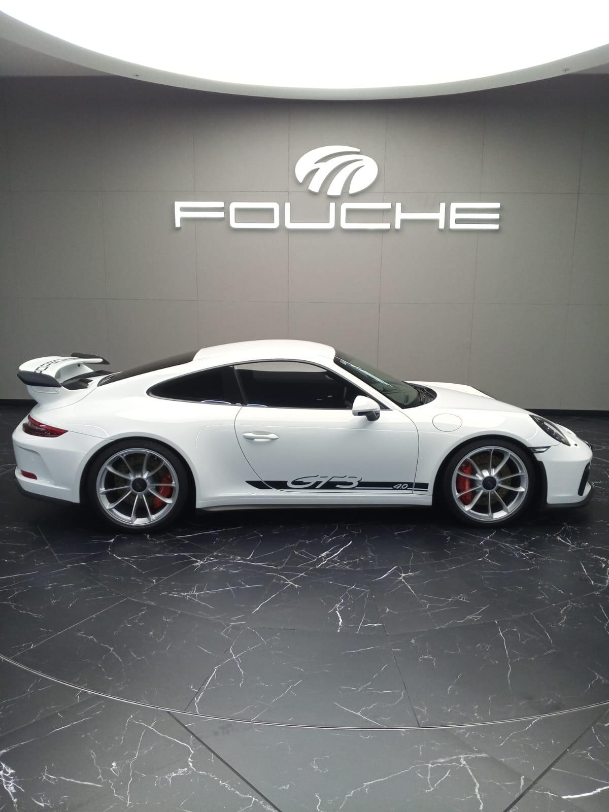 2019 PORSCHE 911 Image 2
