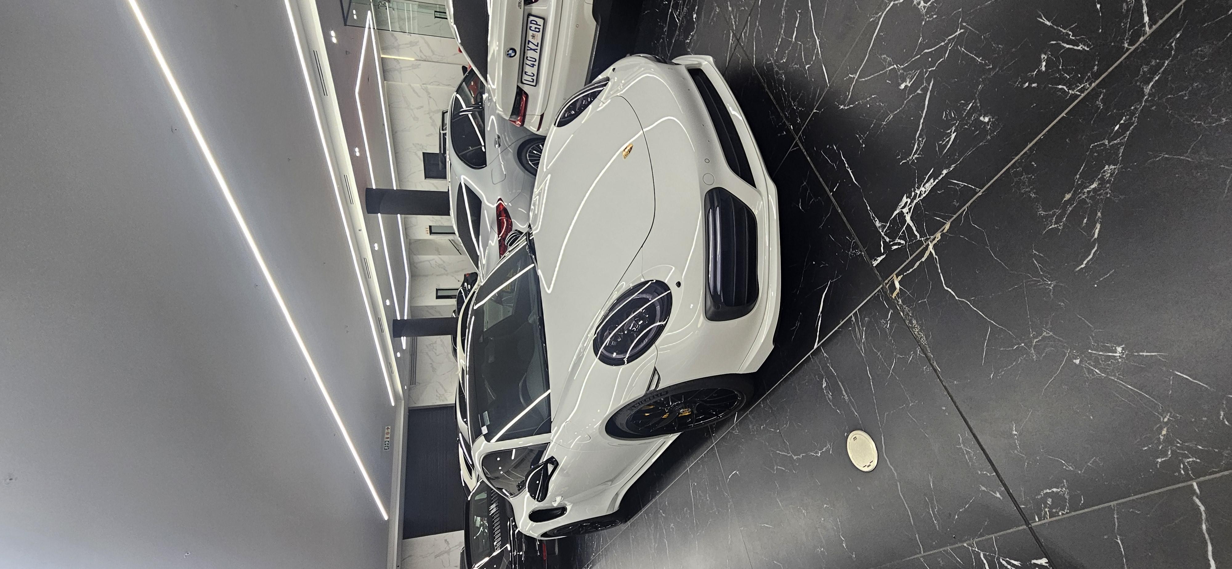 2017 PORSCHE 911 Image 1