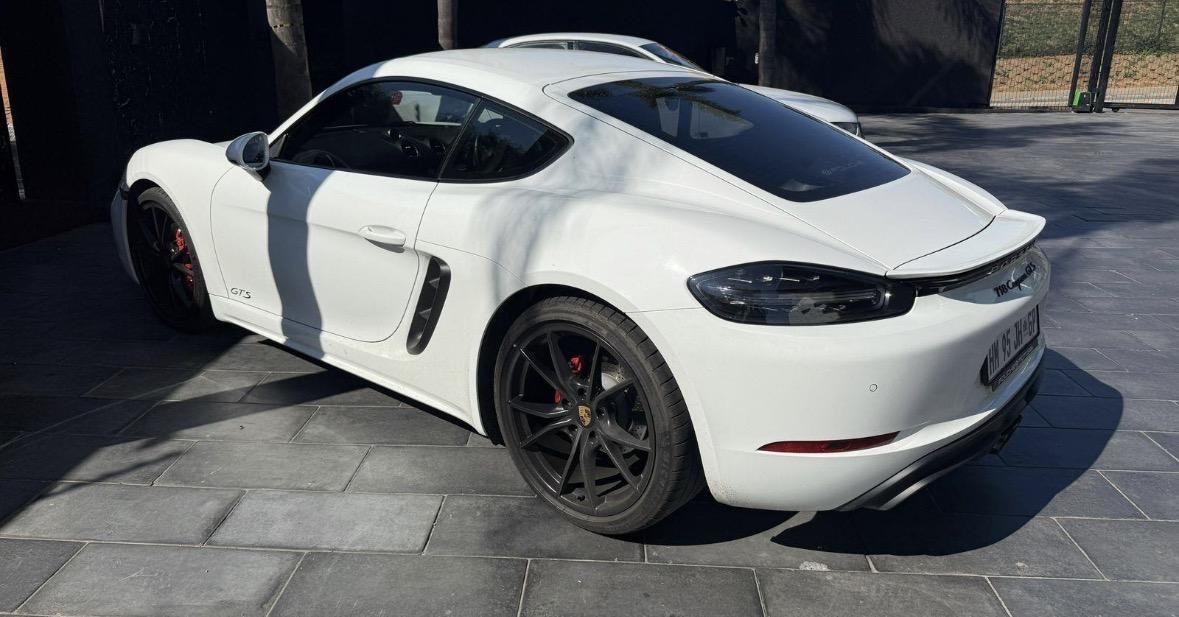 2018 PORSCHE 718 Image 1