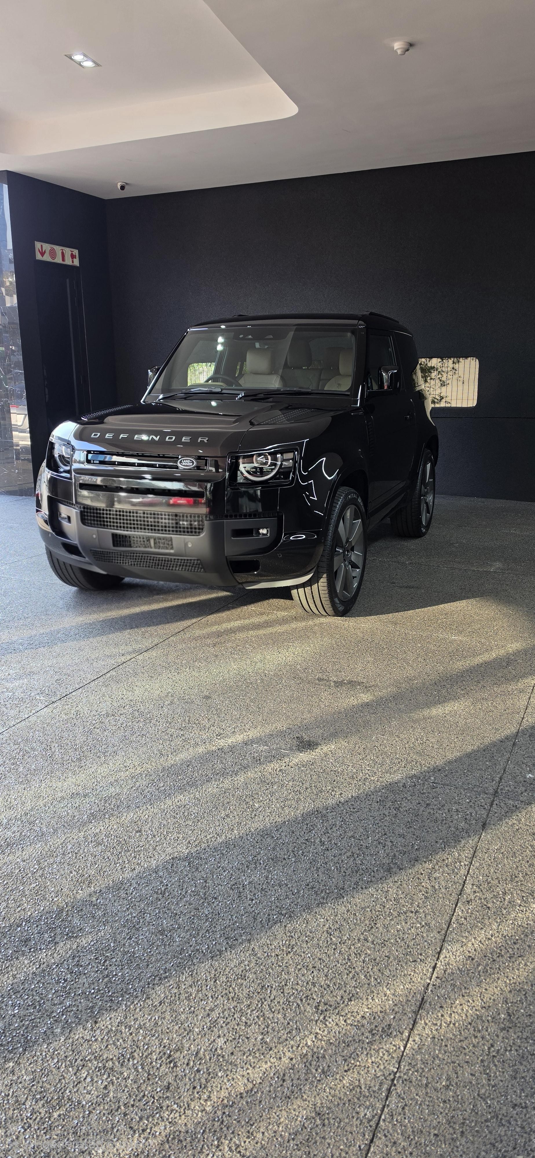 2026 LAND ROVER DEFENDER 90 Image 1