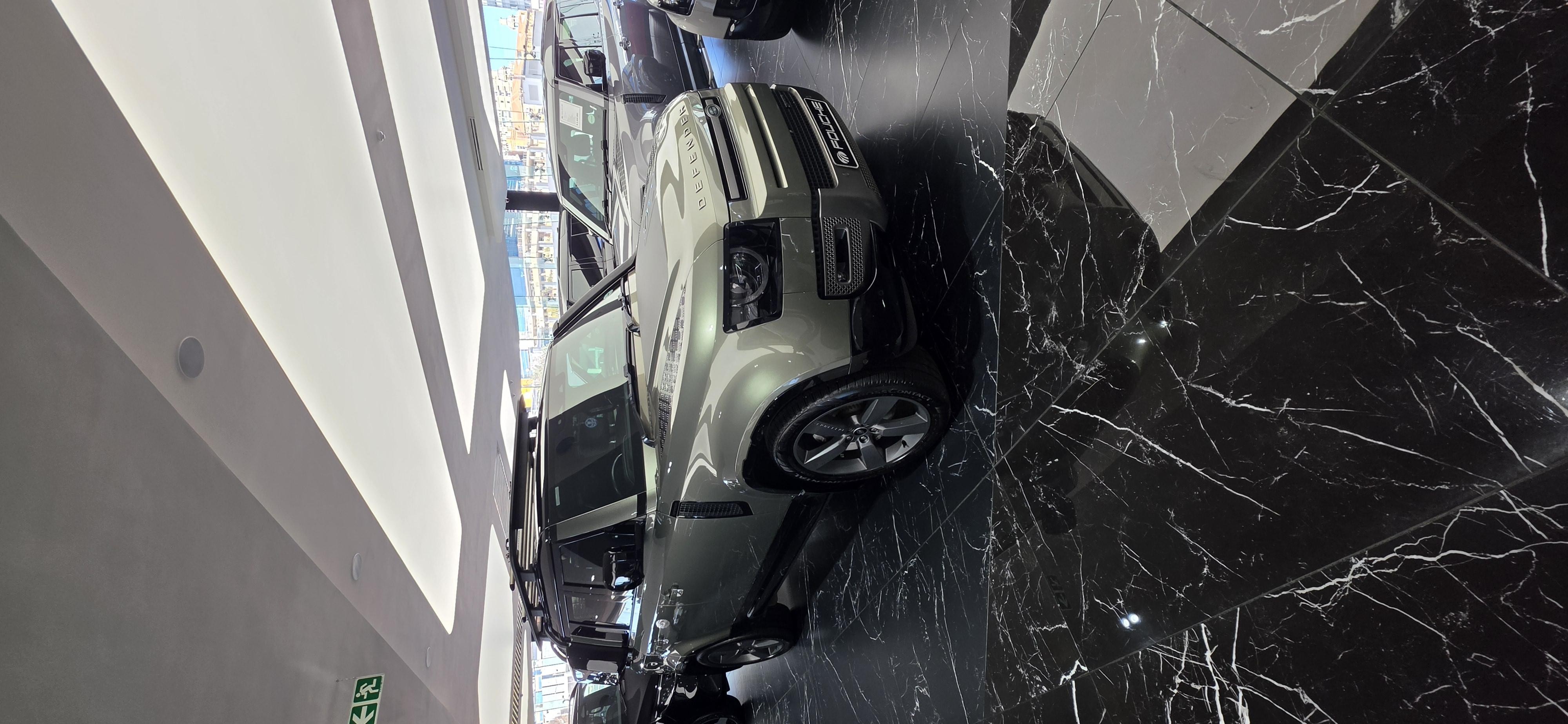 2022 LAND ROVER DEFENDER 110 Image 1