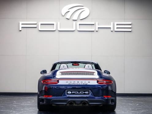 2017 PORSCHE 911 Image 2