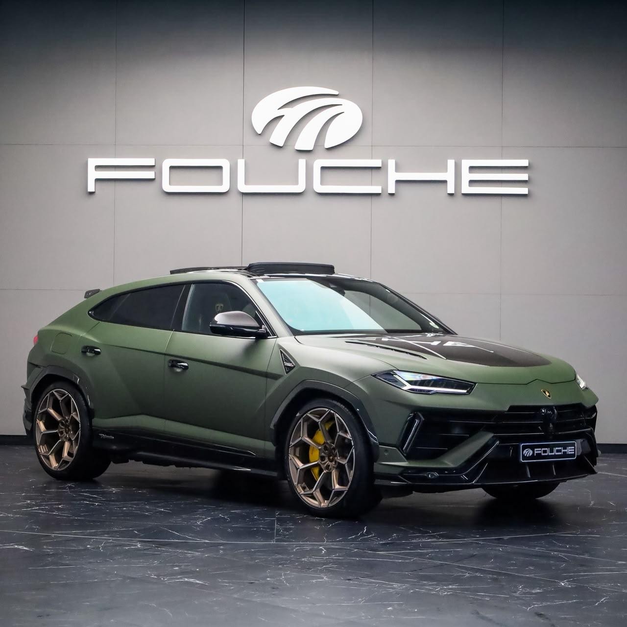 2023 LAMBORGHINI URUS Image 1