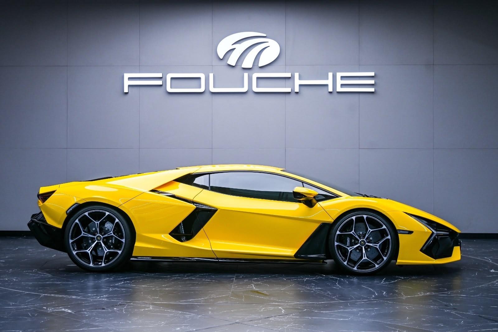 2024 LAMBORGHINI REVAELTO Image 1