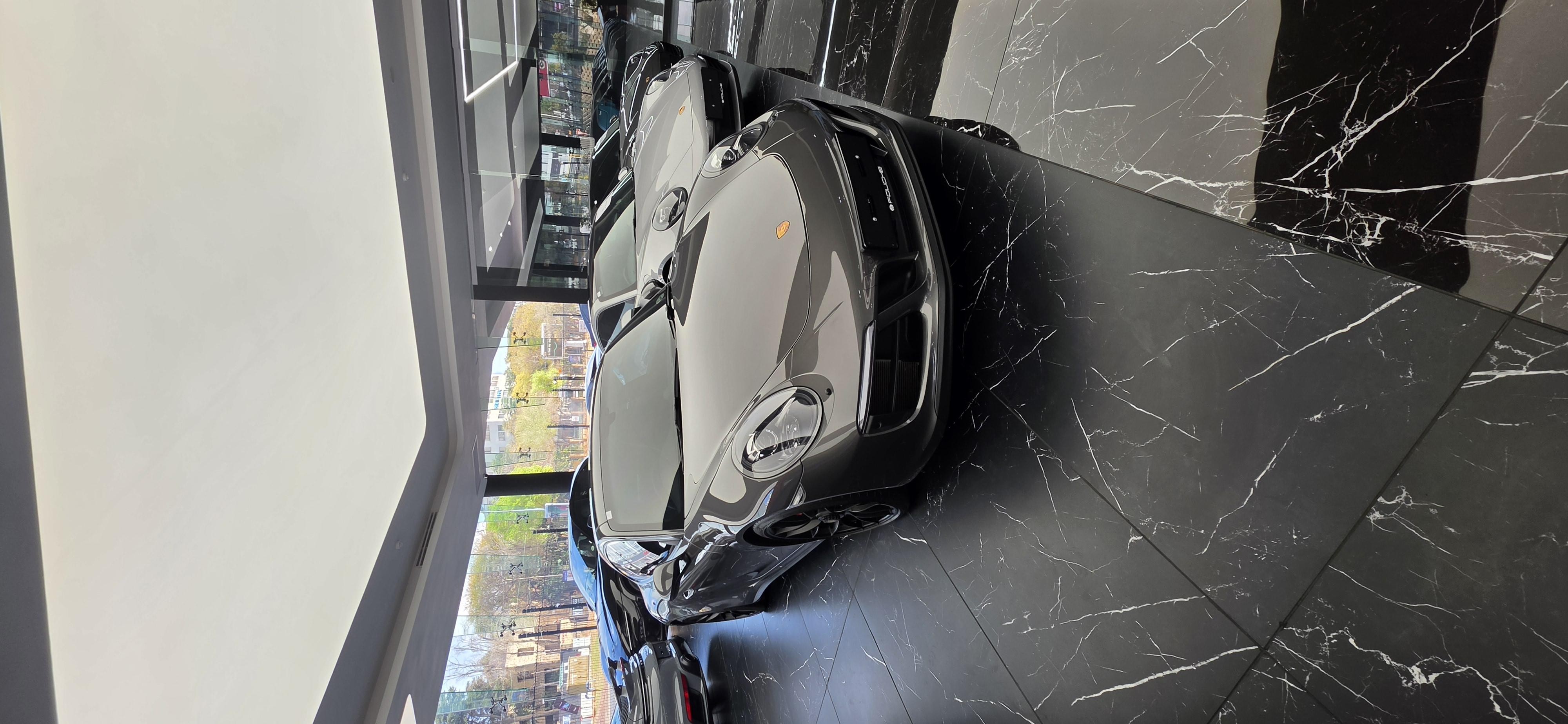 2018 PORSCHE 911 Image 1