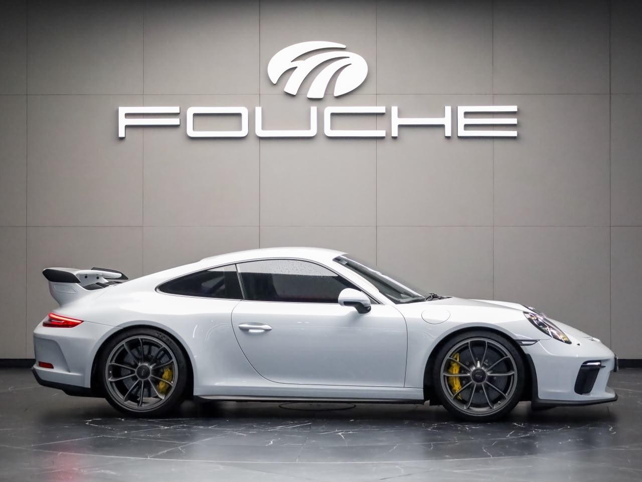 2017 PORSCHE 911 Image 2