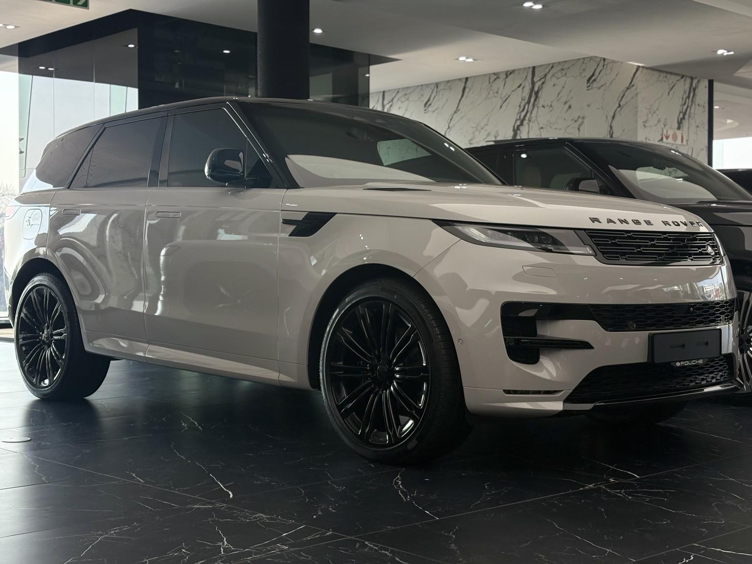 2026 LAND ROVER RANGE ROVER SPORT Image 2