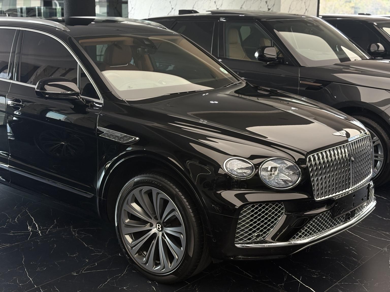 2025 BENTLEY BENTAYGA Image 2