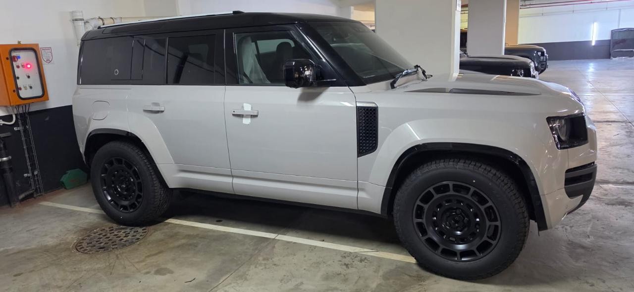 2026 LAND ROVER DEFENDER 110 Image 2